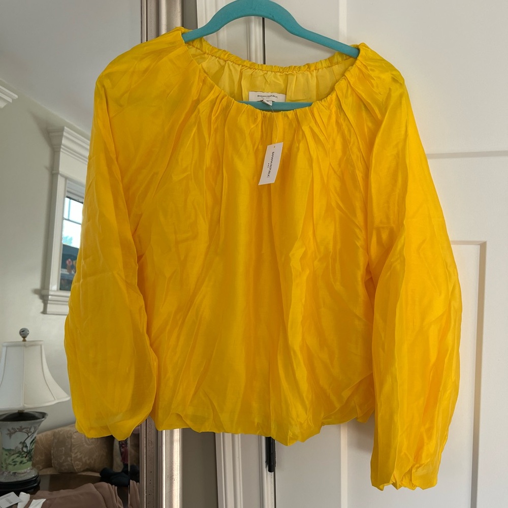 Breezy fun yellow top. NWT. Banana Republic Factory.
